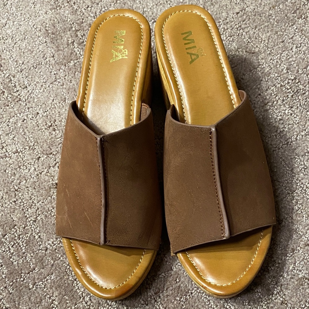 MIA Women's Tan and Brown Block Heel Mules 8.5 Office Spring Summer - Picture 4 of 10